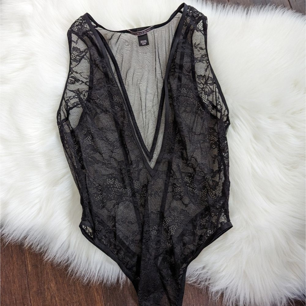 Victoria’s Secret Plunge Neck Black Lace Bodysuit M Medium